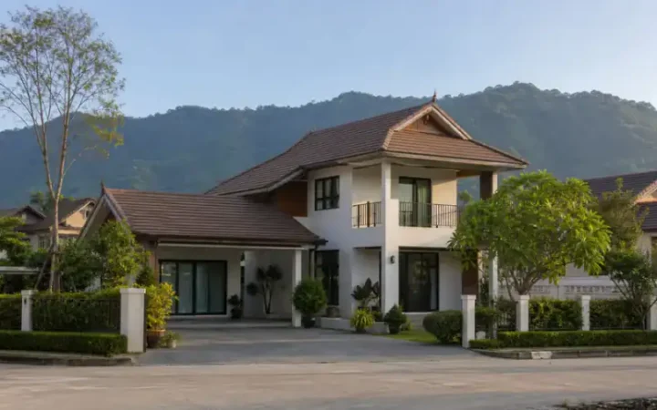 ภาพตัวอย่างบ้านล้านนาร่วมสมัยท่ามกลางภูเขาเชียงราย